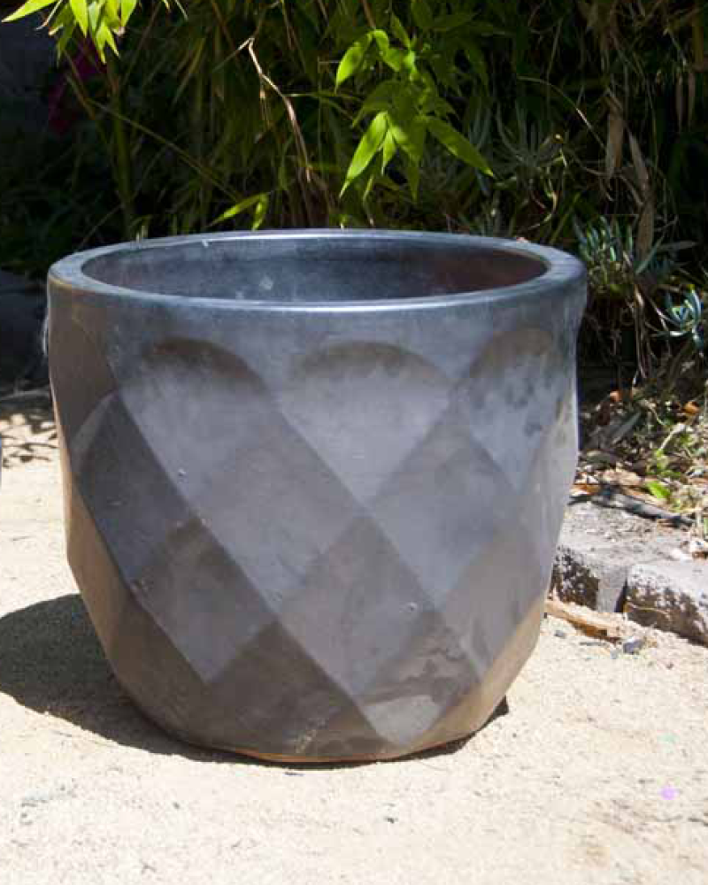 Diamond Pot Matte Black 14.5"