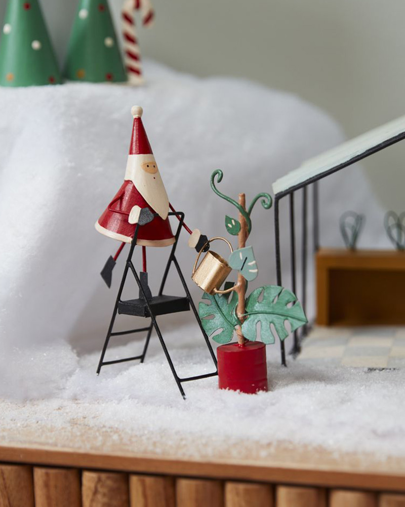 Plant Care Santa 6.25\"