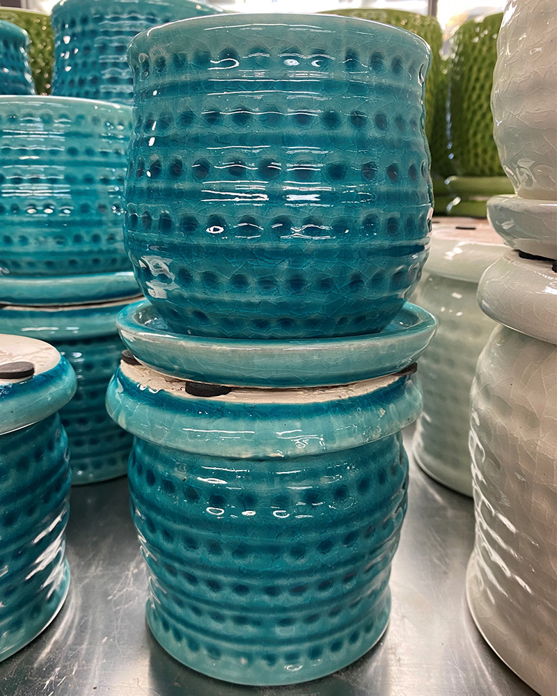 Dotted Line Pot with attached Saucer Crackle Blue 4"