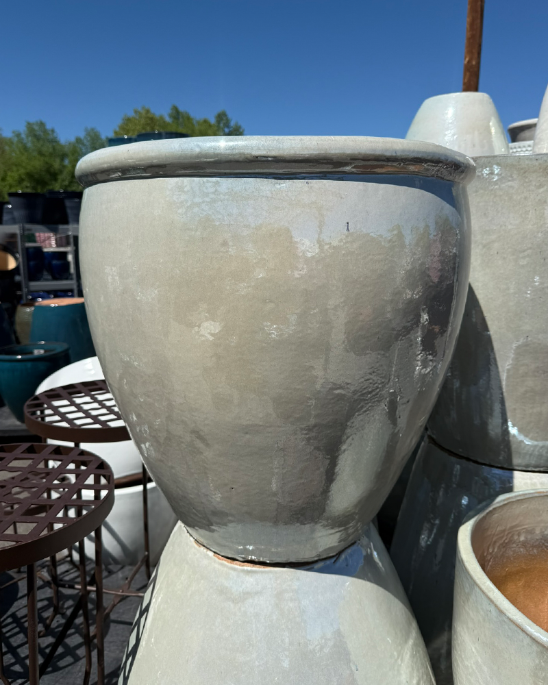 Lipped Water Jar Pearl 22"
