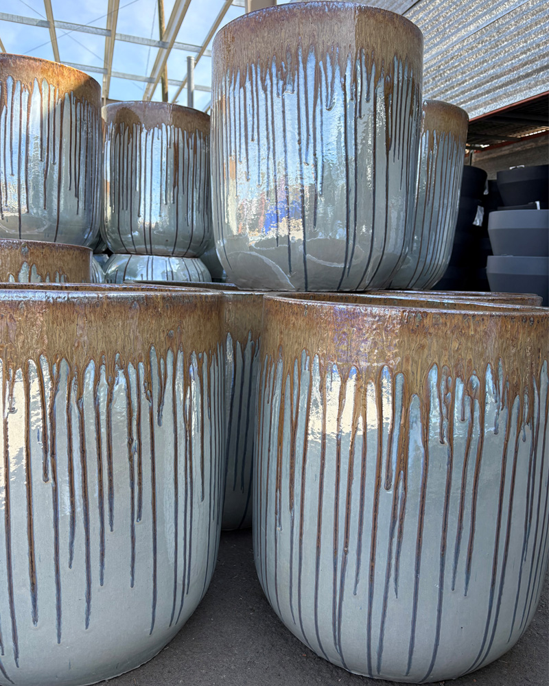 Tall U Pot Ivory Drip 20"