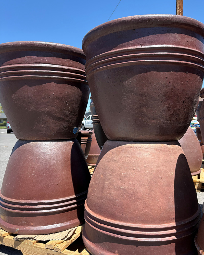 Tri-Band Pot Black Clay 25.25"